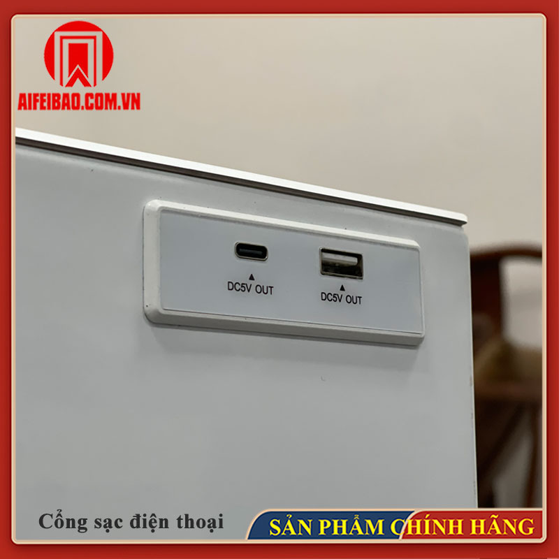 Cổng USB-C và USB-A ở bên hông két Aifeibao HK-55-CTG