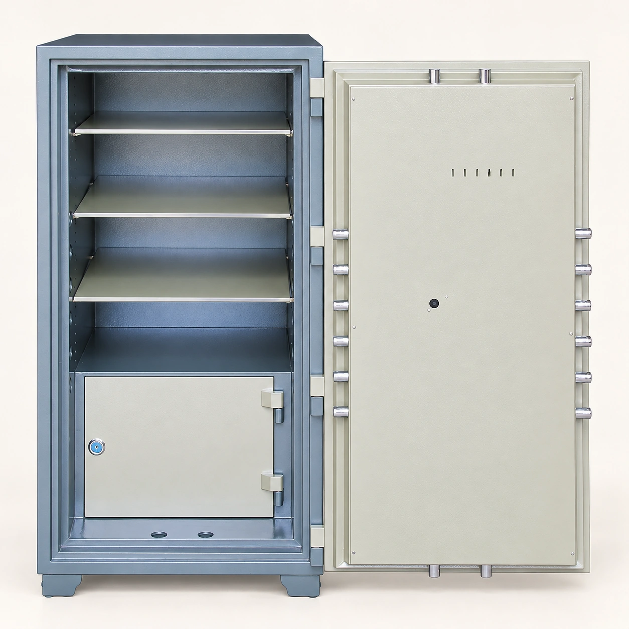 Két sắt Welko US1650 DK mở cửa, ba đợt ngang chia bốn khoang phía trên; một ngăn riêng có khóa chìa ở đáy